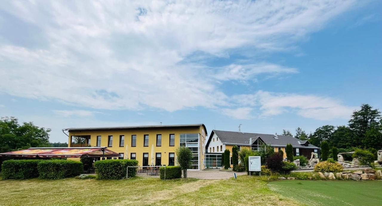 Jested Golf Restaurace A Penzion Svetla pod Jestedem Bagian luar foto