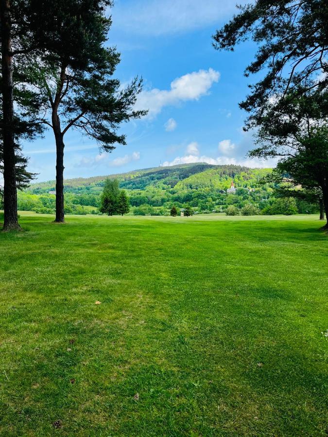 Jested Golf Restaurace A Penzion Svetla pod Jestedem Bagian luar foto