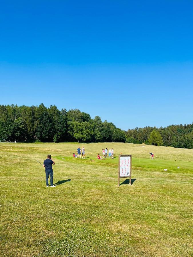 Jested Golf Restaurace A Penzion Svetla pod Jestedem Bagian luar foto