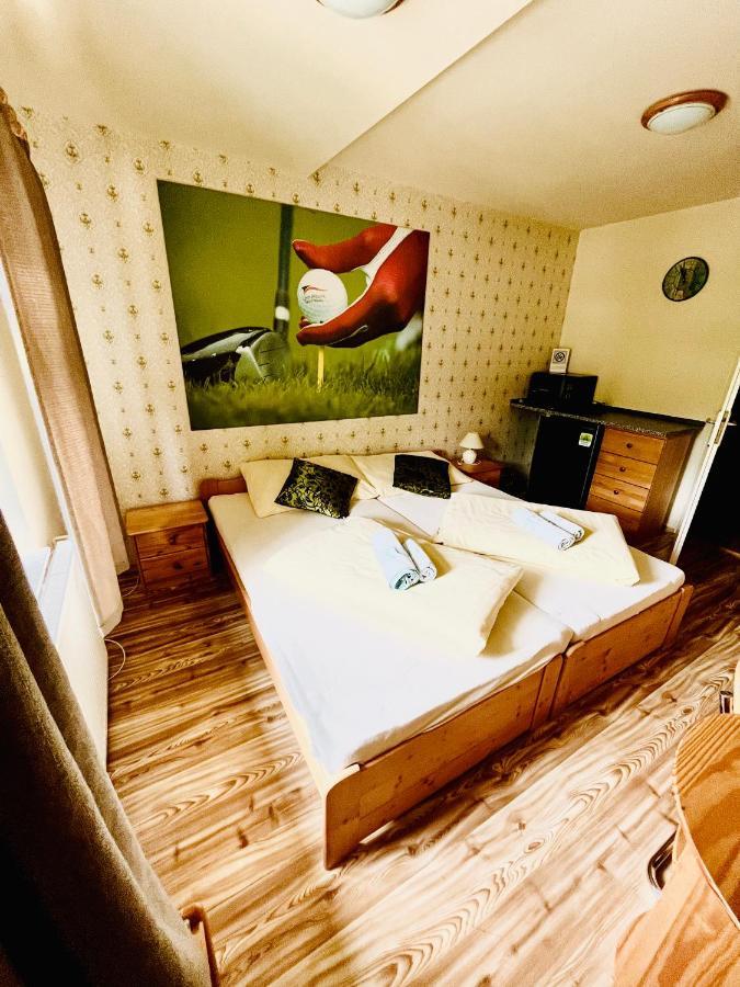 Jested Golf Restaurace A Penzion Svetla pod Jestedem Bagian luar foto