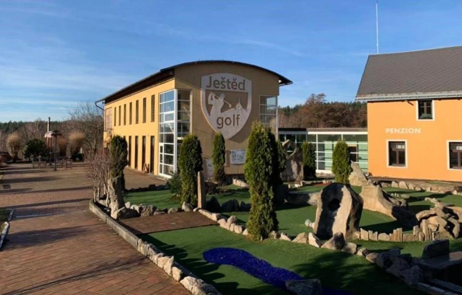 Jested Golf Restaurace A Penzion Svetla pod Jestedem Bagian luar foto