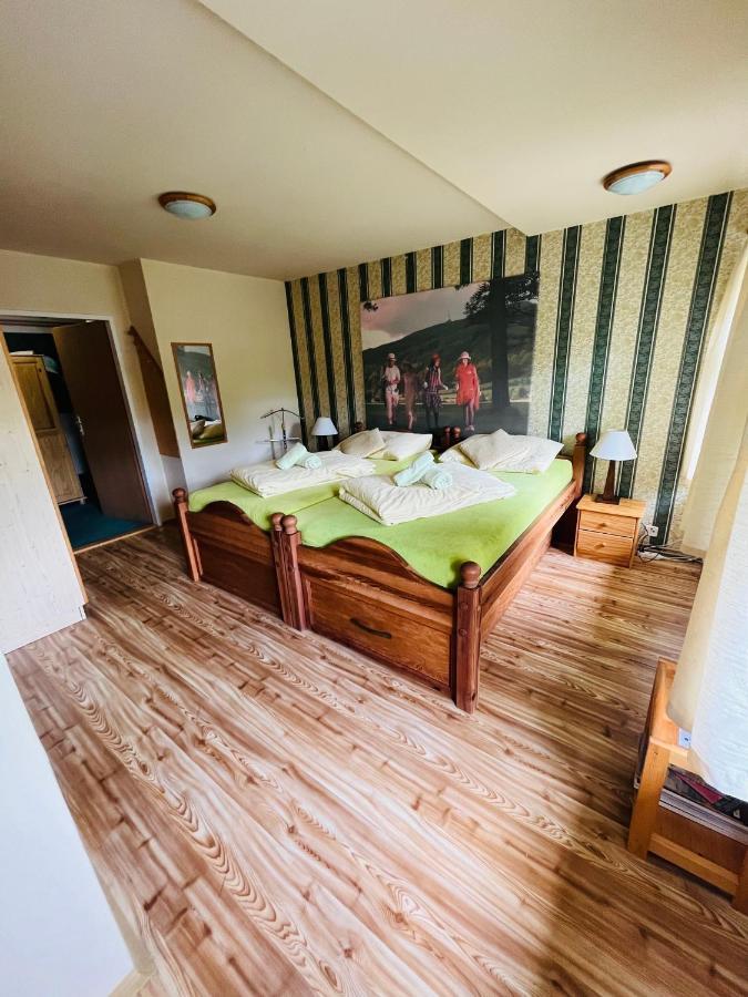 Jested Golf Restaurace A Penzion Svetla pod Jestedem Bagian luar foto